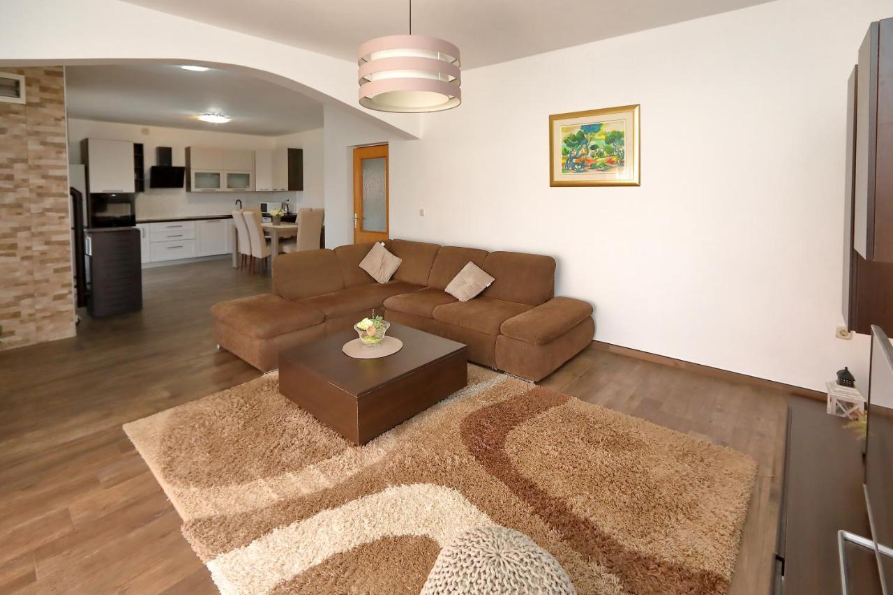 Apartments Adrian ビビニェ エクステリア 写真
