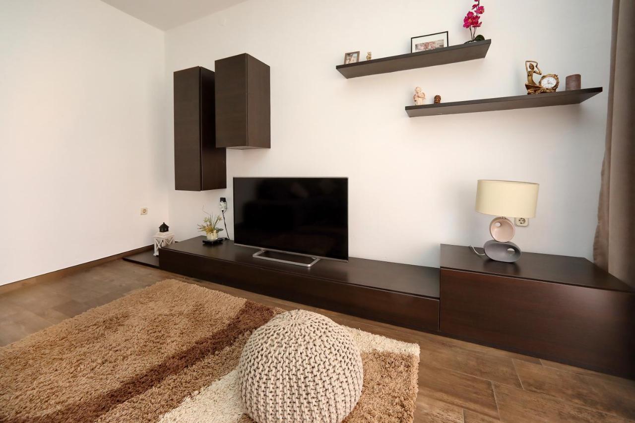 Apartments Adrian ビビニェ エクステリア 写真