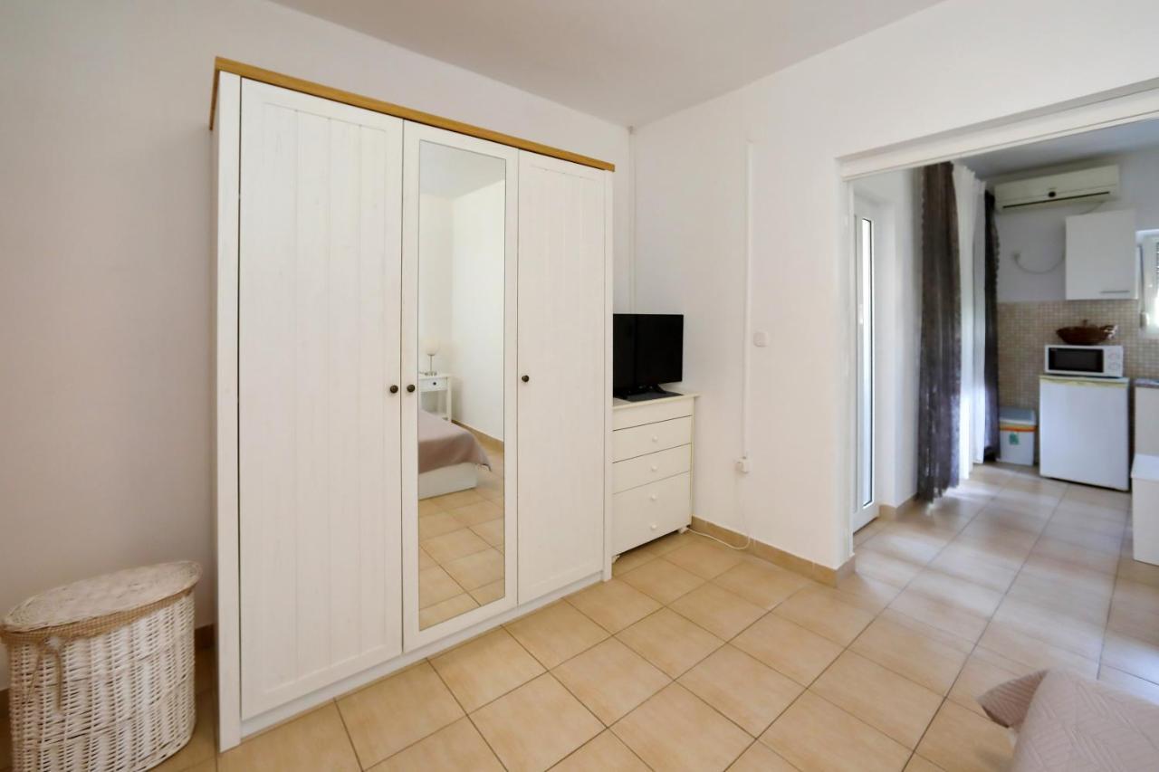 Apartments Adrian ビビニェ エクステリア 写真