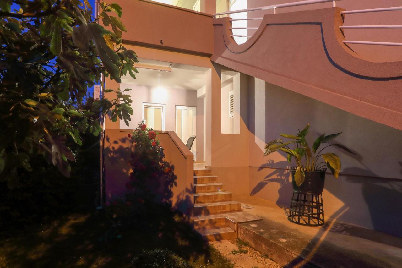Apartments Adrian ビビニェ エクステリア 写真